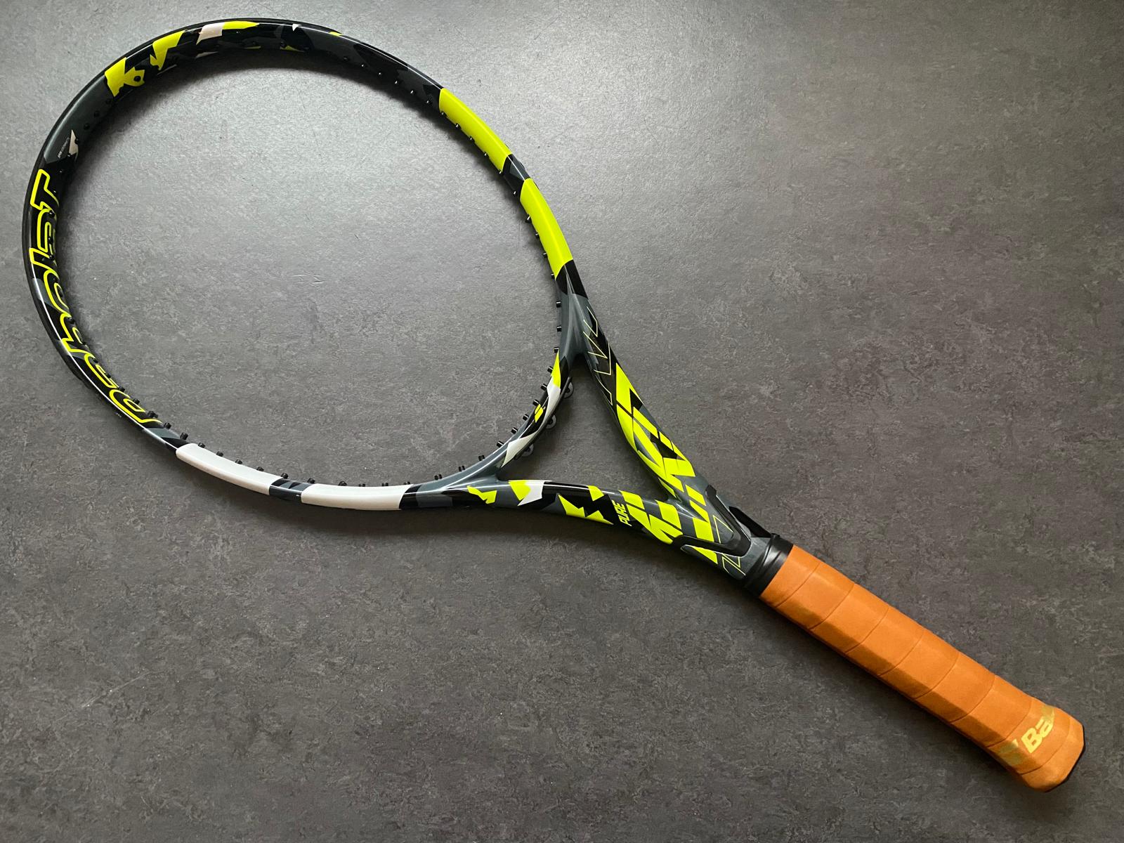 Raquette de tennis Babolat Aeropro Drive très bon état avec sa housse - Sport & Plein air Raquette de tennis Babolat Aeropro Drive très bon état avec sa housse - Sport & Plein air