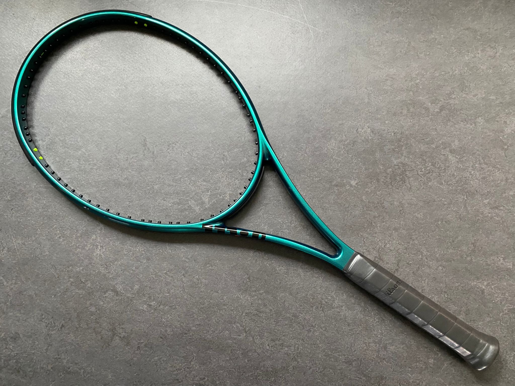 Wilson Pro Stock Blade 98 (18X19) – ProStockTennis