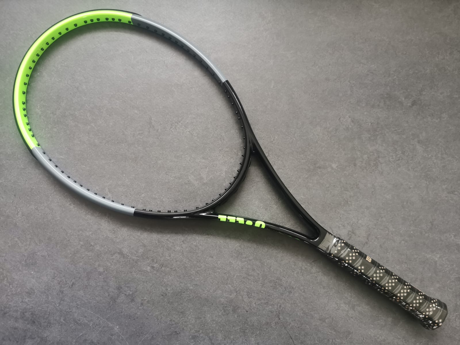 Raquete de tênis Wilson Blade 98 encordoamento 18 x 20 grip 4 1/4 Raquete de tênis Wilson Blade 98 encordoamento 18 x 20 grip 4 1/4