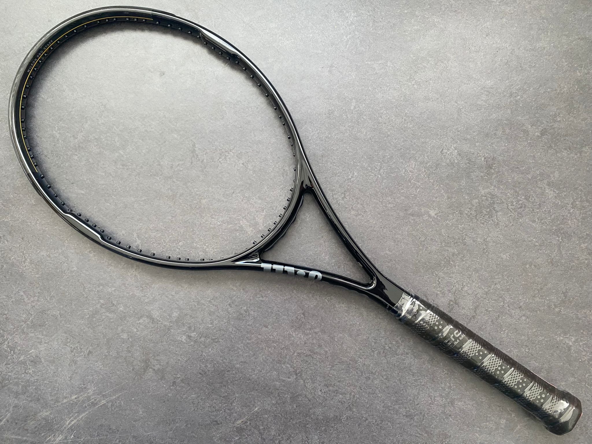 Wilson Pro Staff Six One 95 18×20 V14 teniszütő - Match-Point Tennis Wilson Pro Staff Six One 95 18×20 V14 teniszütő - Match-Point Tennis