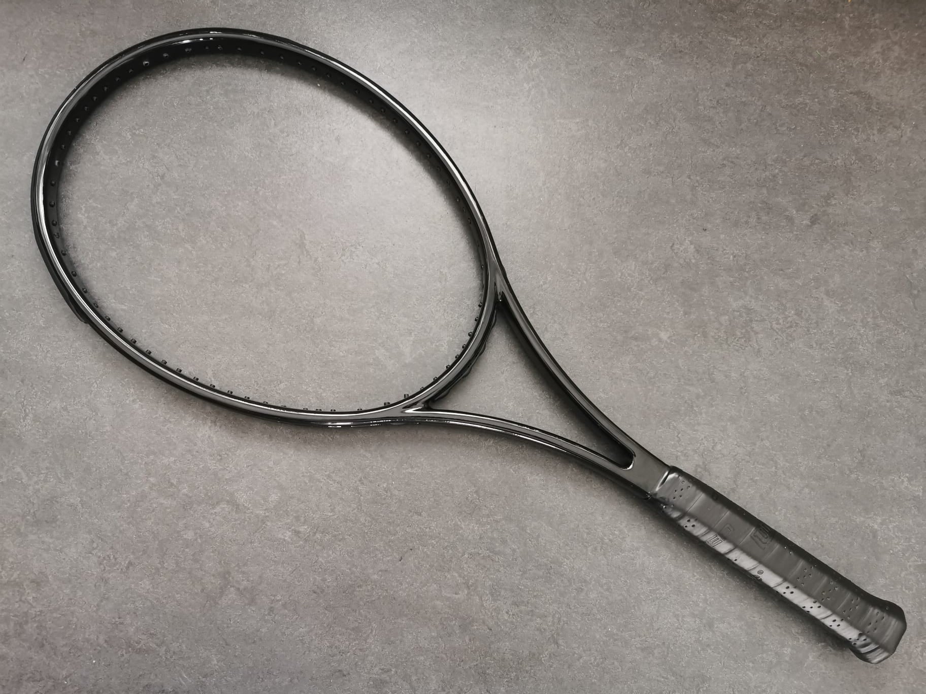 Wilson H19 Blacked Out (16X19) – ProStockTennis