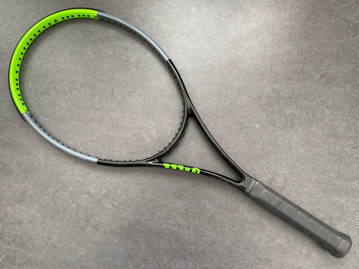 Raquette Wilson Blade 98 18x20 Pro Stock, D'occasion En Bon état Pour Joueurs Exigeants