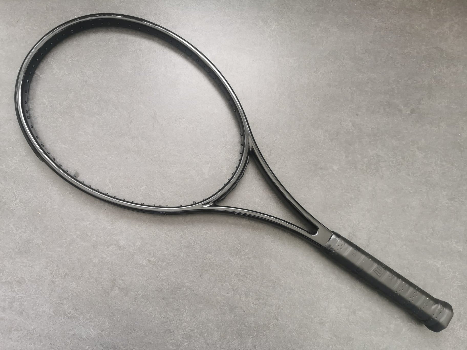 Wilson H19 Blacked Out (16X19) – ProStockTennis