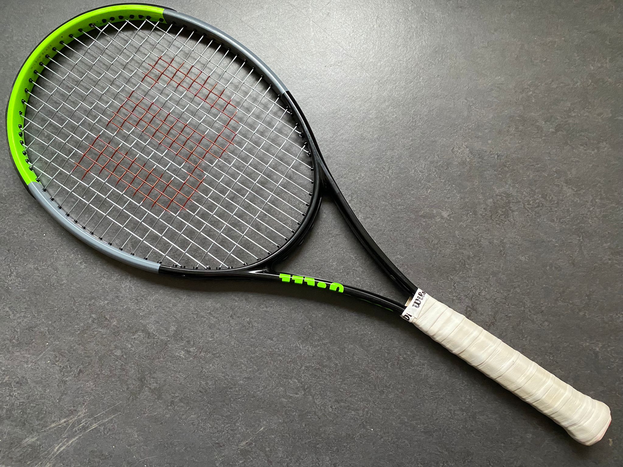 Wilson Blade V7.0 グリップ3 2本セット値下げしました。 Filip Krajinovic Personal Pro Stock Wilson Blade 98 – ProStockTennis