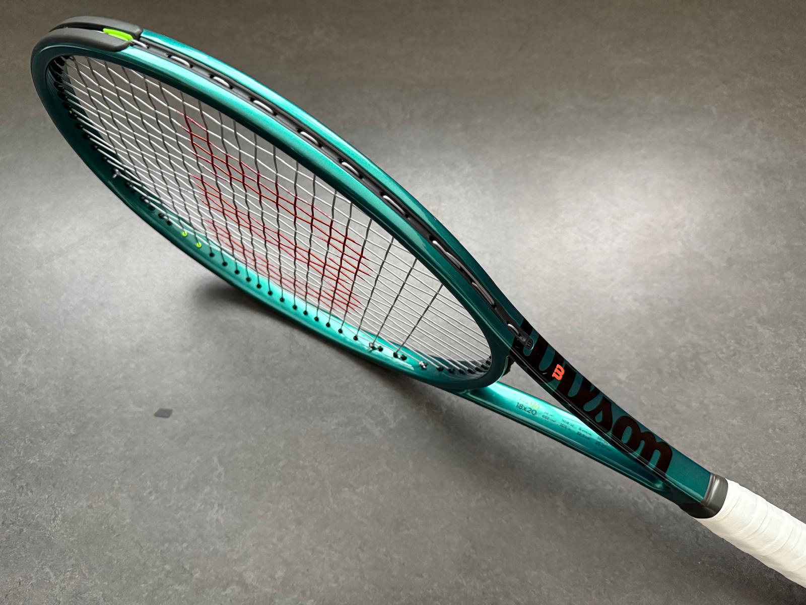 Wilson H22 XL (18X20)
