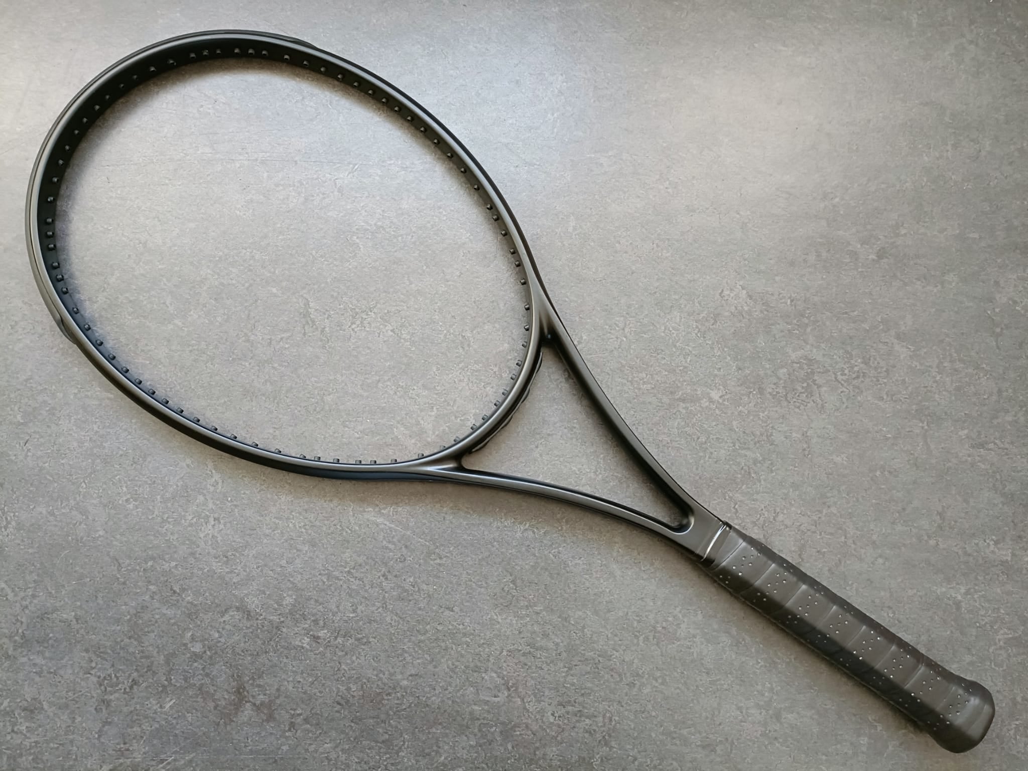 Wilson Pro Stock Blade 98 Blacked Out (18X20)