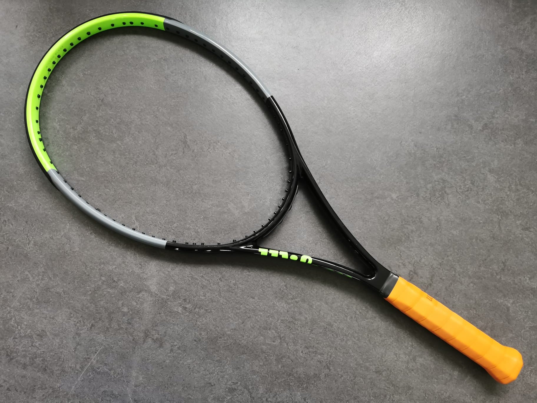 【国内正規品】 BLADE PRO US V8 16X19 98 16×19プロストック（BLADE V8 100 ラケット(硬式用)