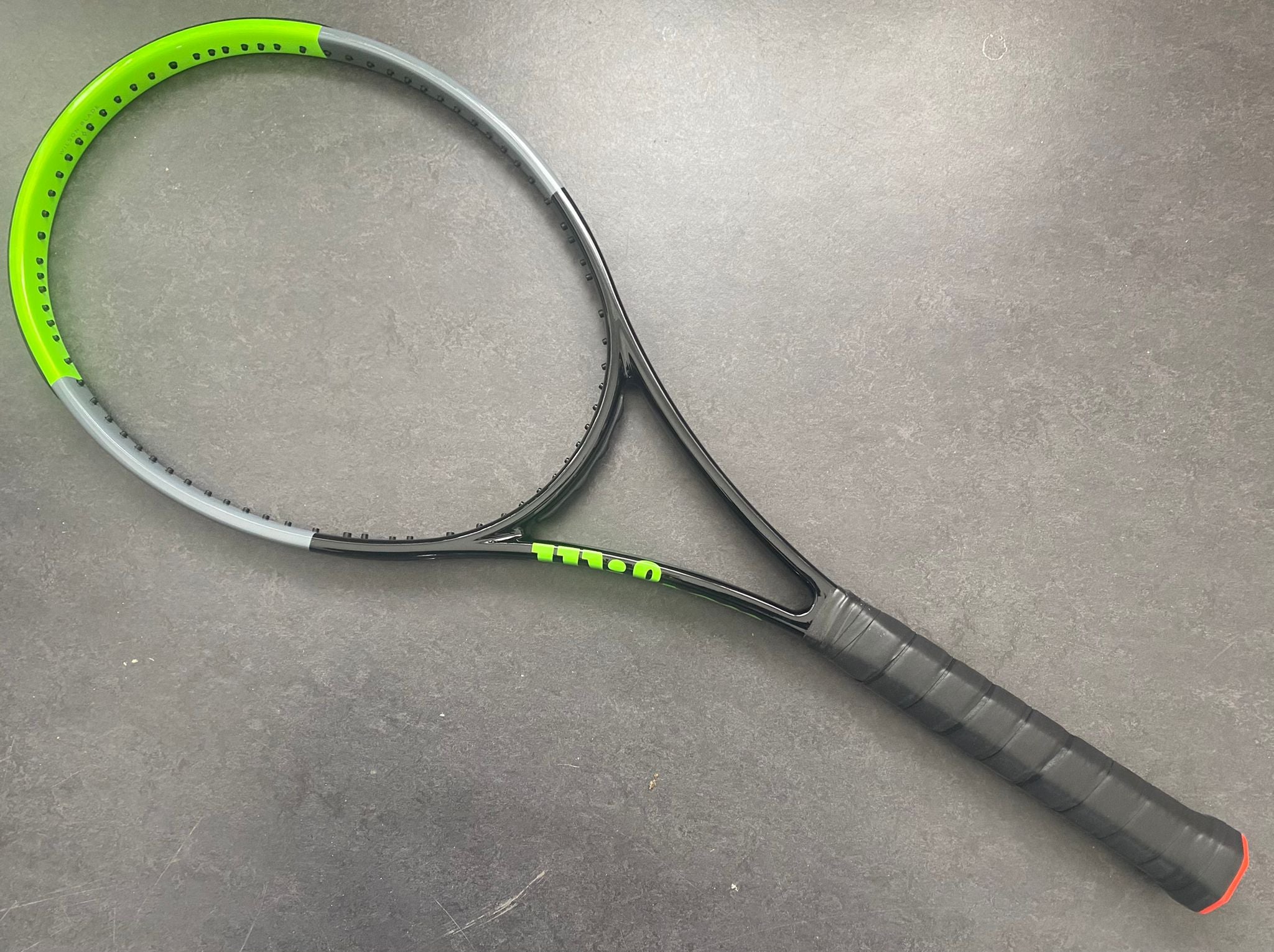 Wilson H22 Blade 98 XL (18x20)