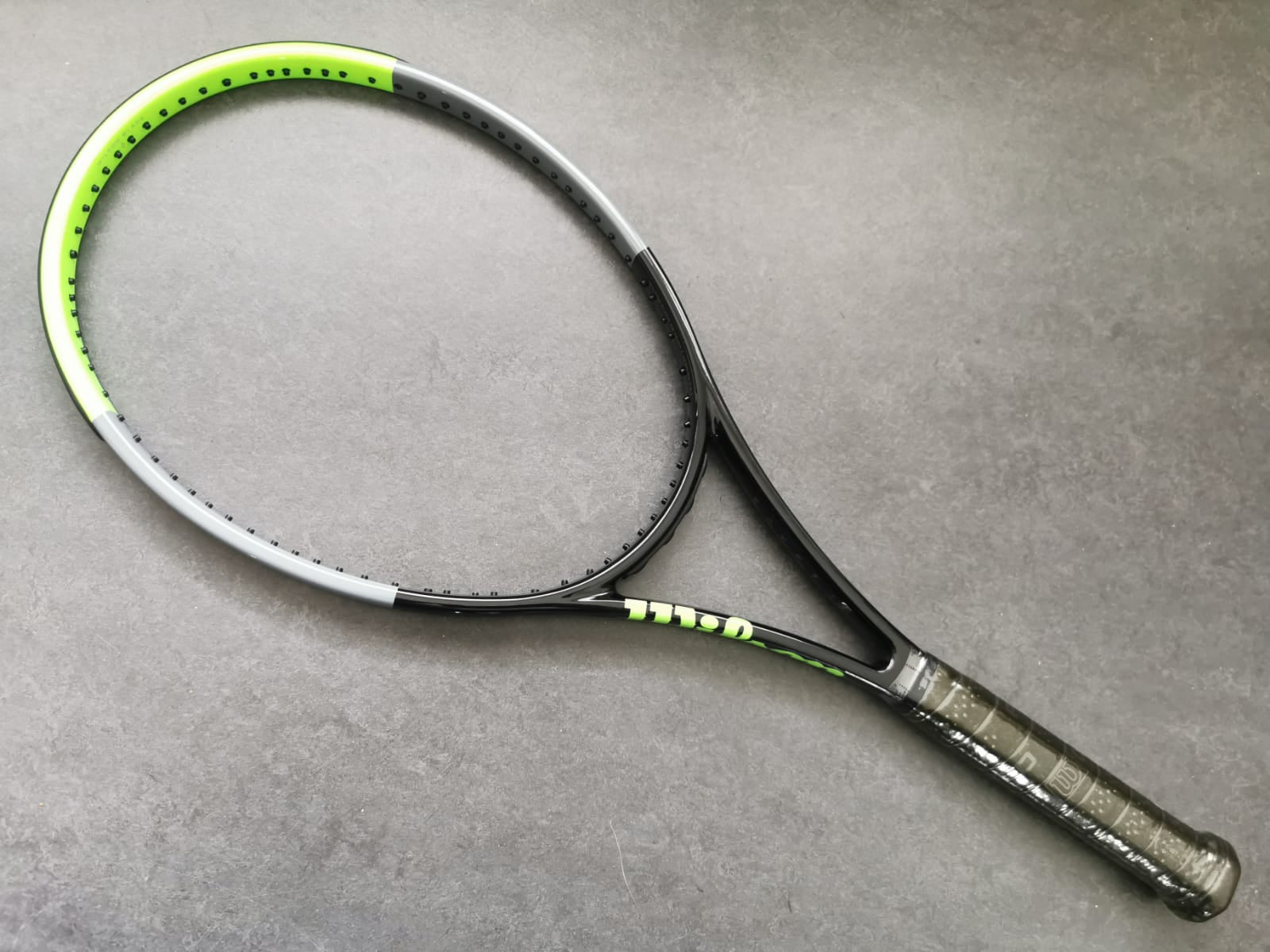 Wilson H22 Blade 98 Countervail (18x20)