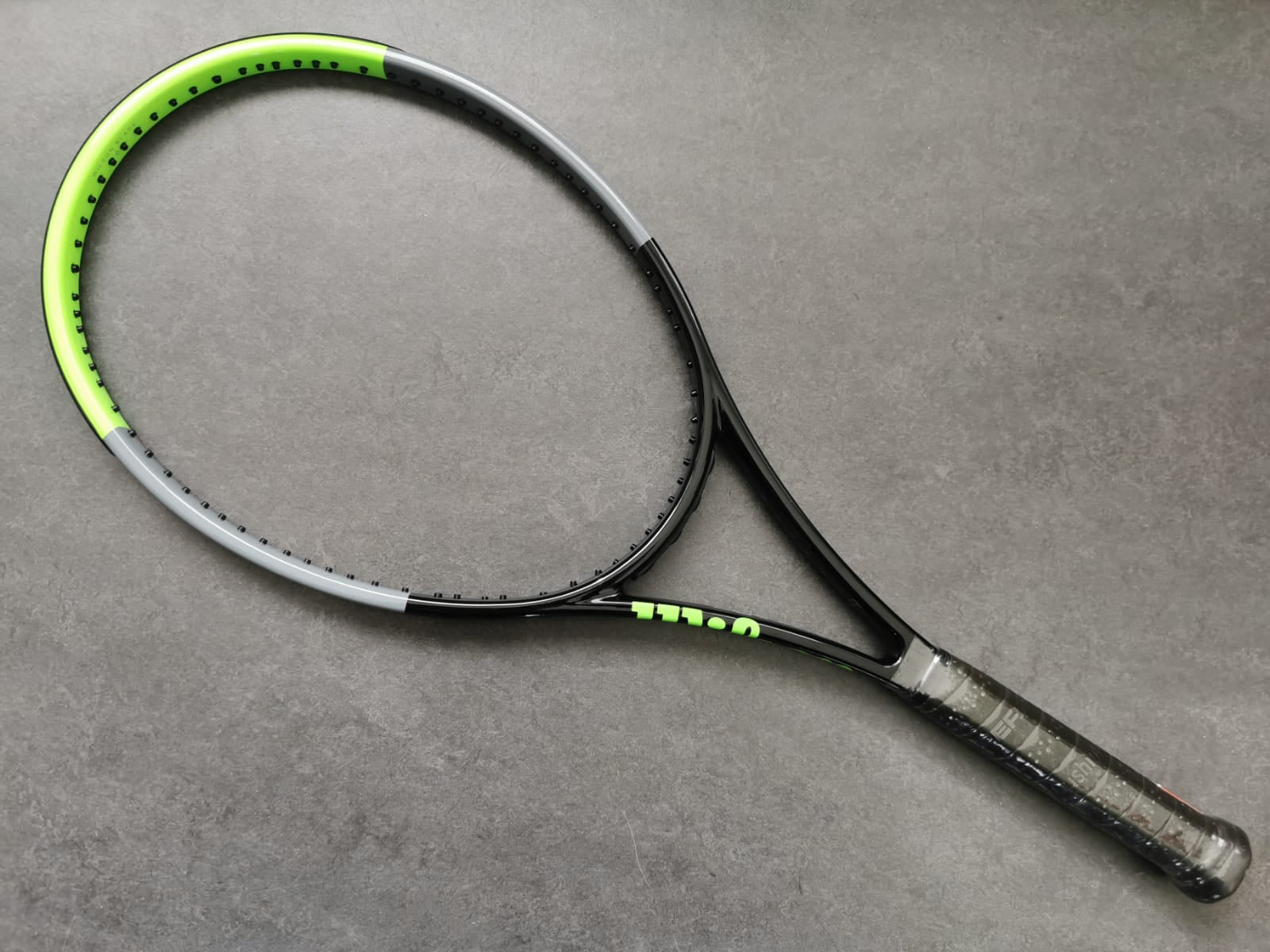 Wilson H22 Blade 98 Countervail (18x20)