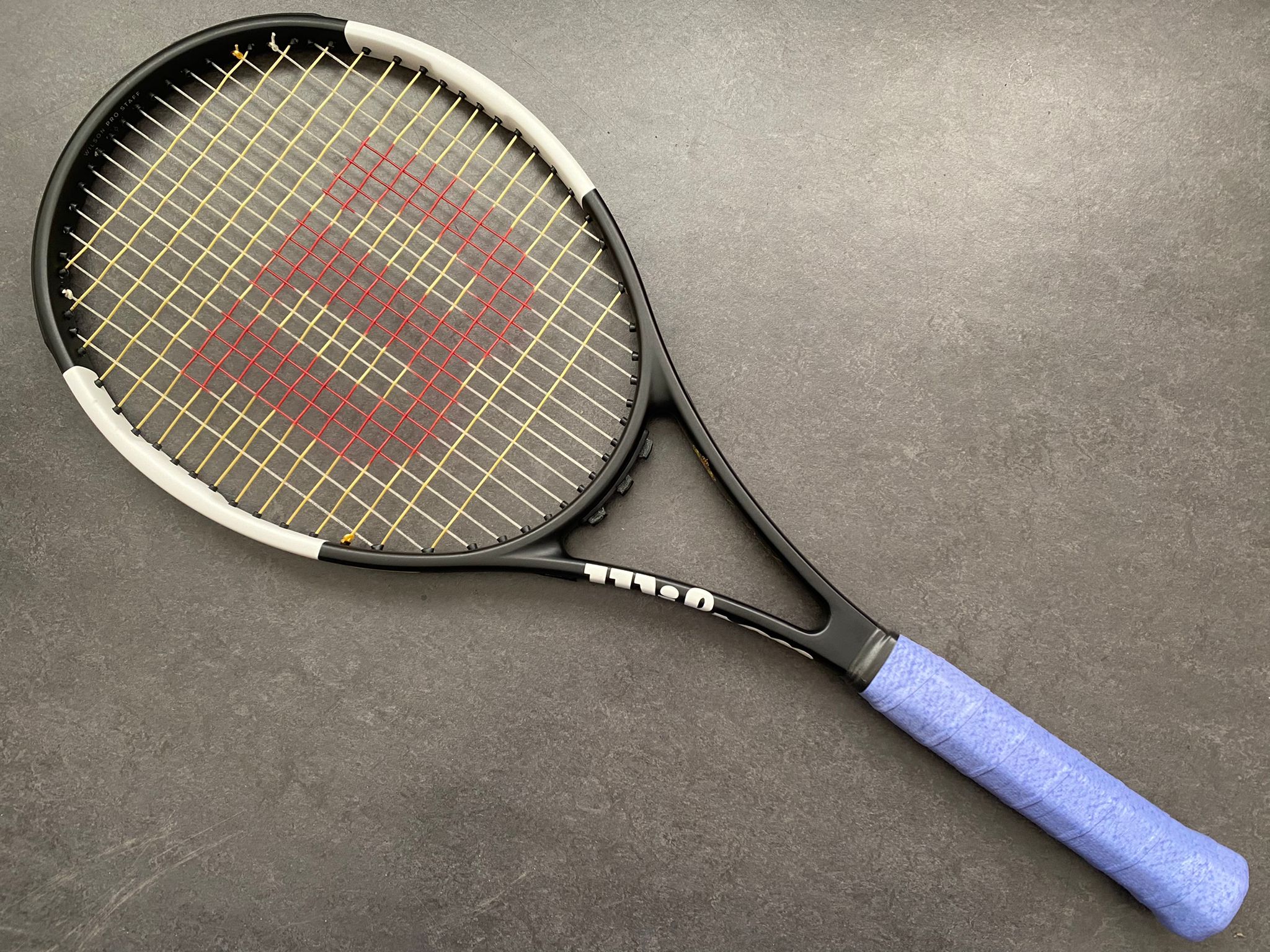 Grigor Dimitrov Personal Wilson Pro Staff 97 V12 0 Tuxedo Paint grigor-dimitrov-personal-wilson-pro-staff-97-v12-0-tuxedo-paint